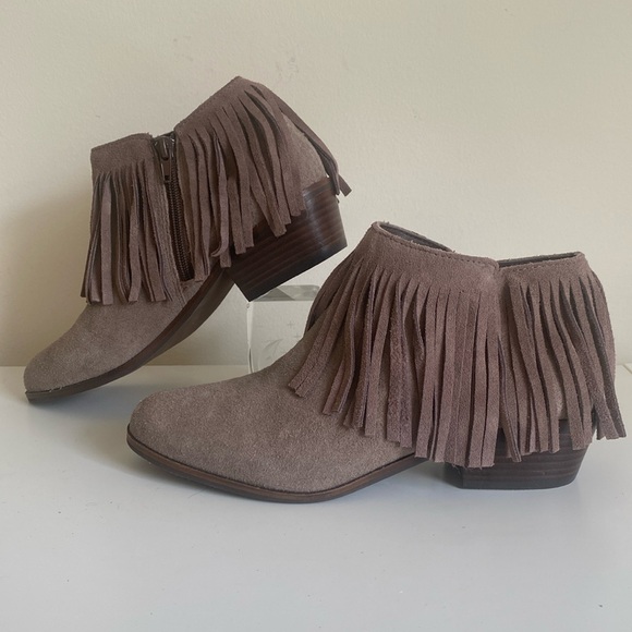 Steve Madden Patzee Suede Low Heel Fringe Ankle Booties Size 8 NWOT w/ Defects - Picture 2 of 16